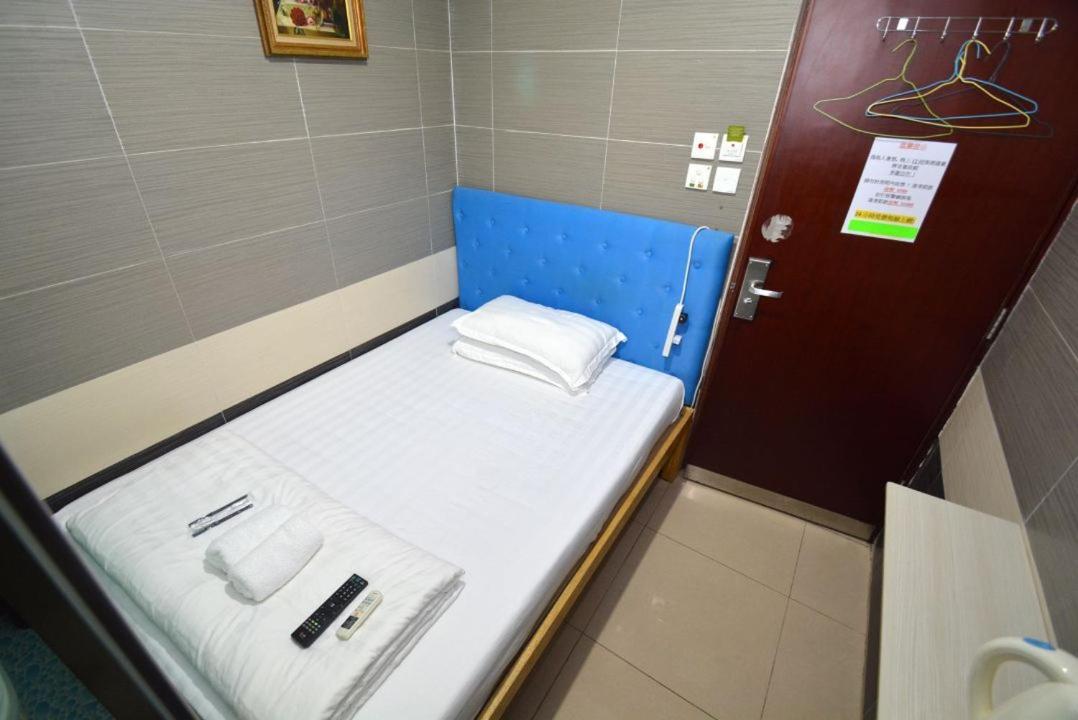 KK Hotel - Hostel - 24 hrs Reception in Flat C1 & C2, Tsim Sha Tsui Building, 83-97 Nathan Road, Tsim Sha Tsui, Kowloon