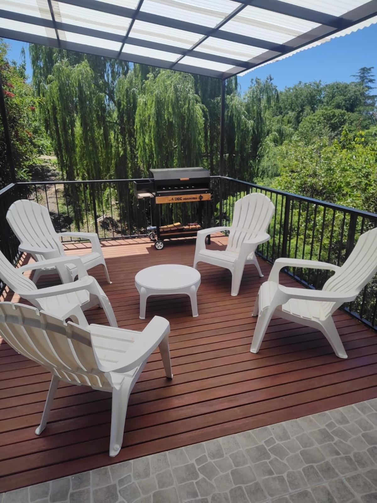 Casa en las sierras de Córdoba con Deck , Parrilla y estacionamiento