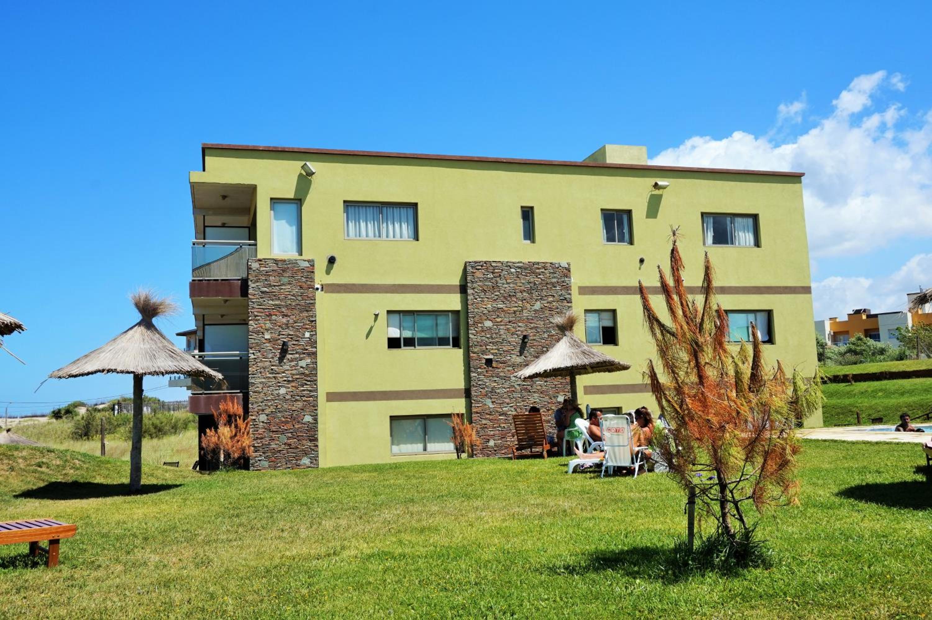 Hotel Departamentos Sobre el Mar - Image 1