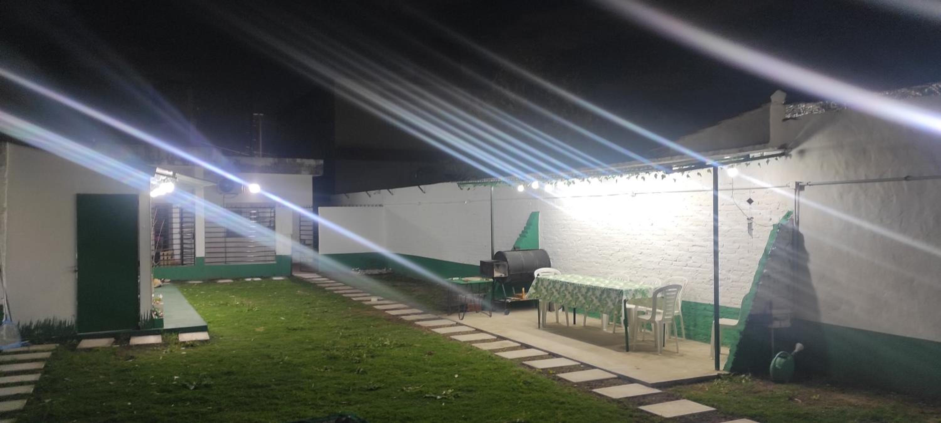 casa con garaje rejas pileta y camaras a 24 minutos del aeropuerto Ezeiza Amplio parque para mascotas tranfer las 24 horas