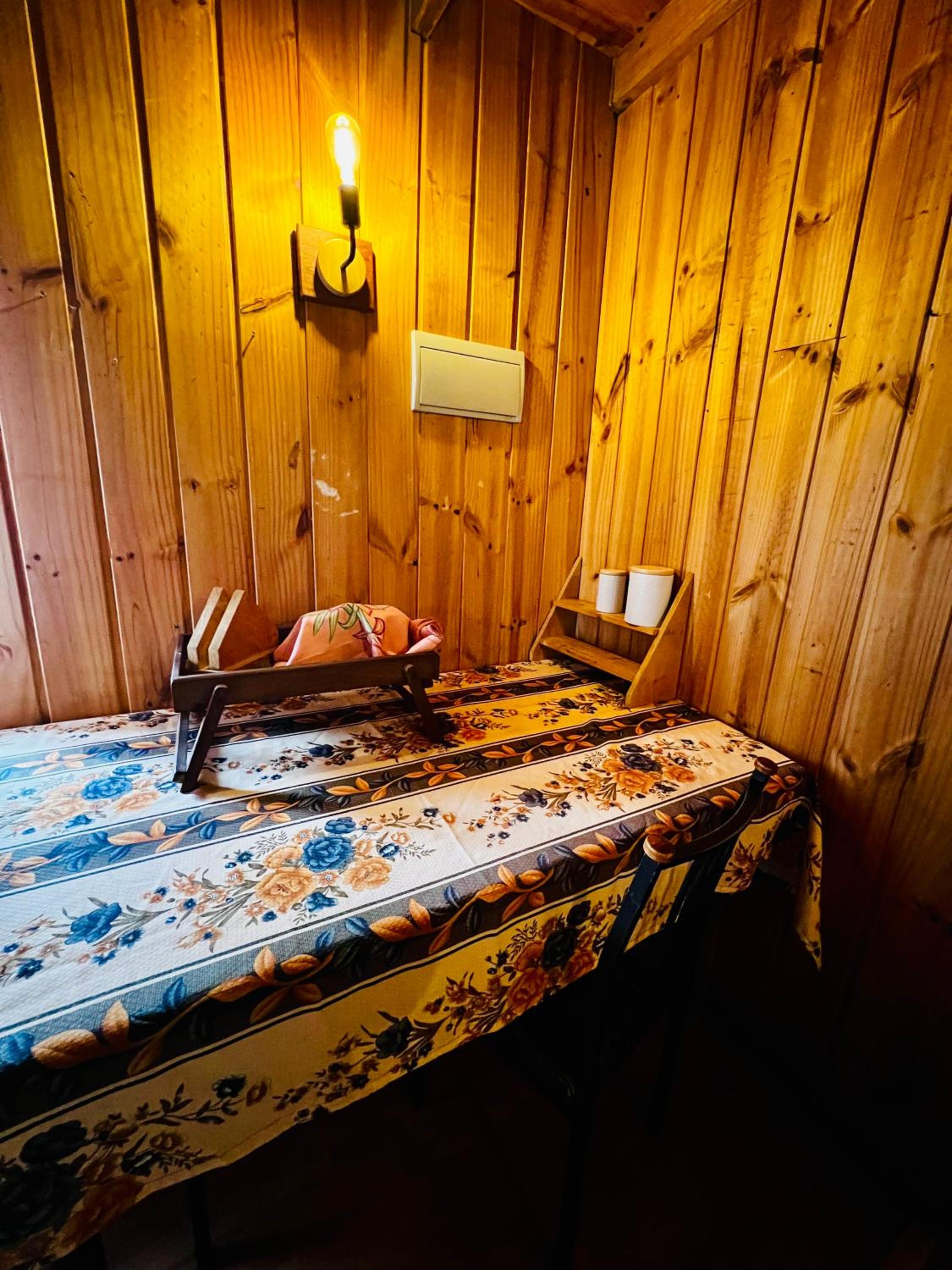 Casa con habitación privada y baño con ducha