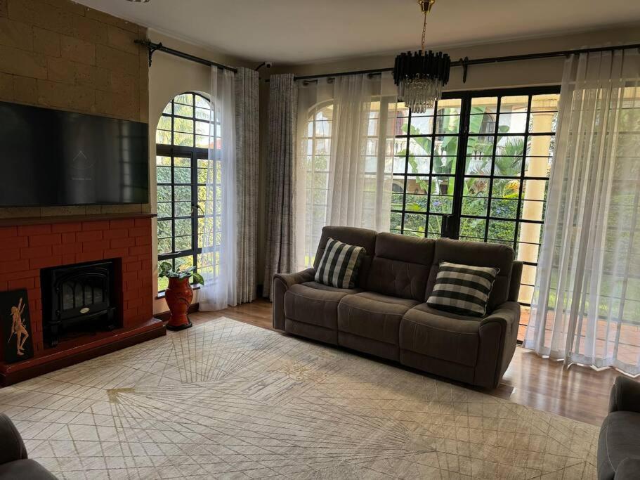 Exquisite 4-bedroom Villa in Prime Gated Community view 2