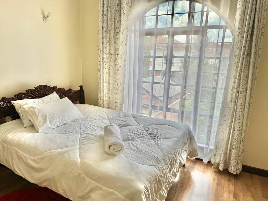 Exquisite 4-bedroom Villa in Prime Gated Community view 3