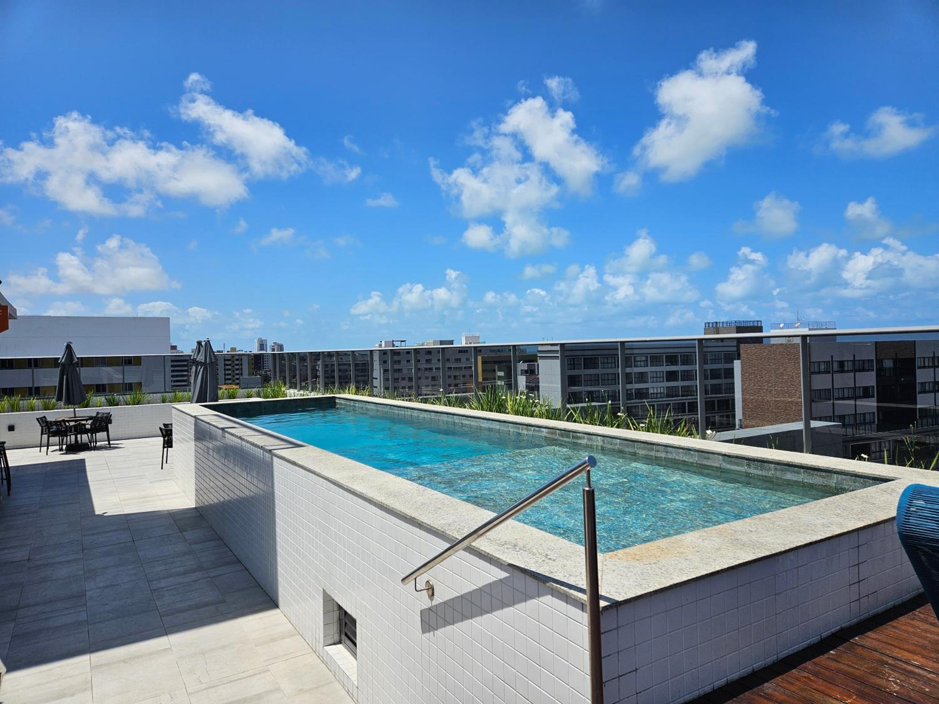 Studio com Varanda a 100 metros da praia