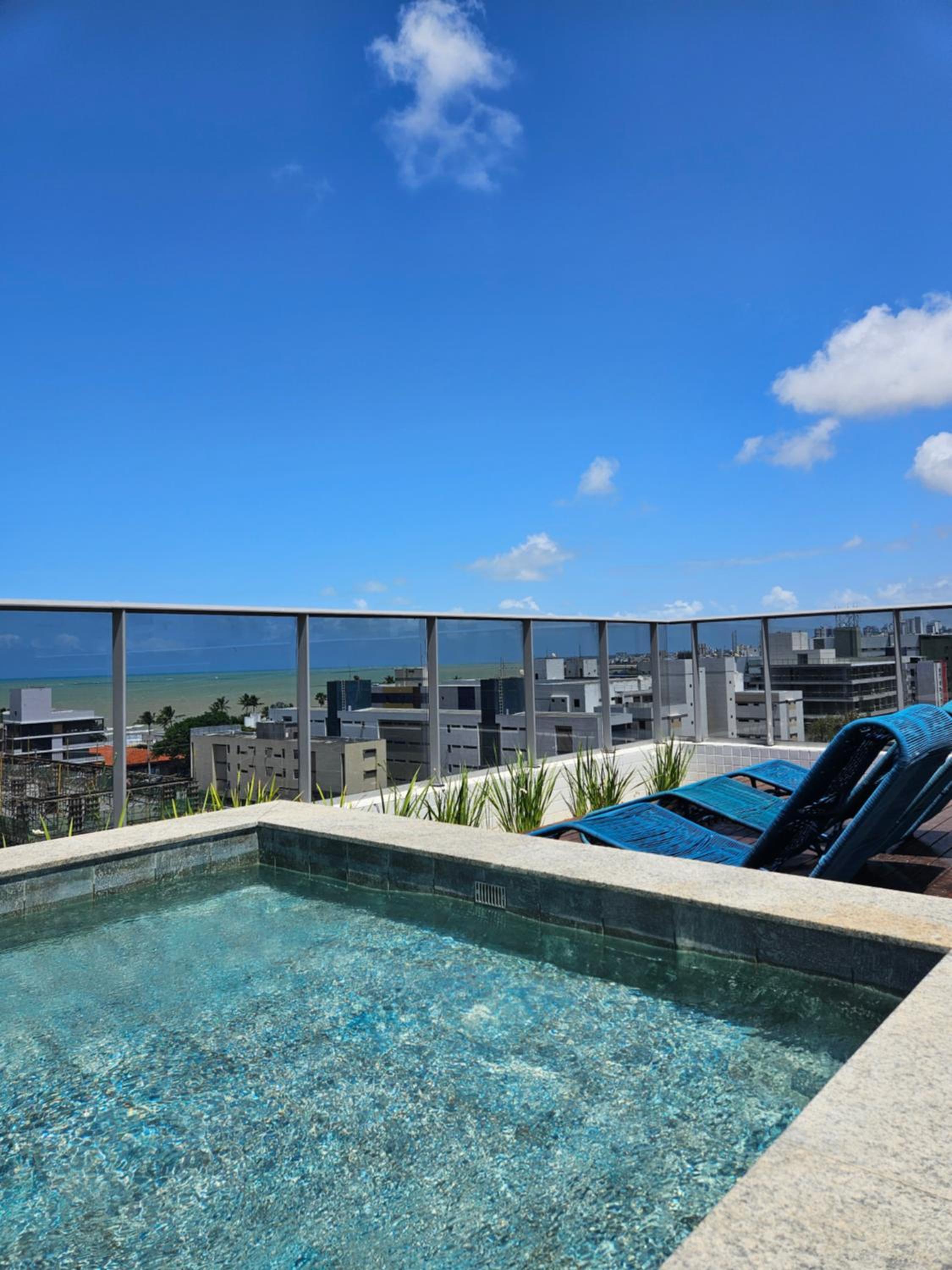 Studio com Varanda a 100 metros da praia