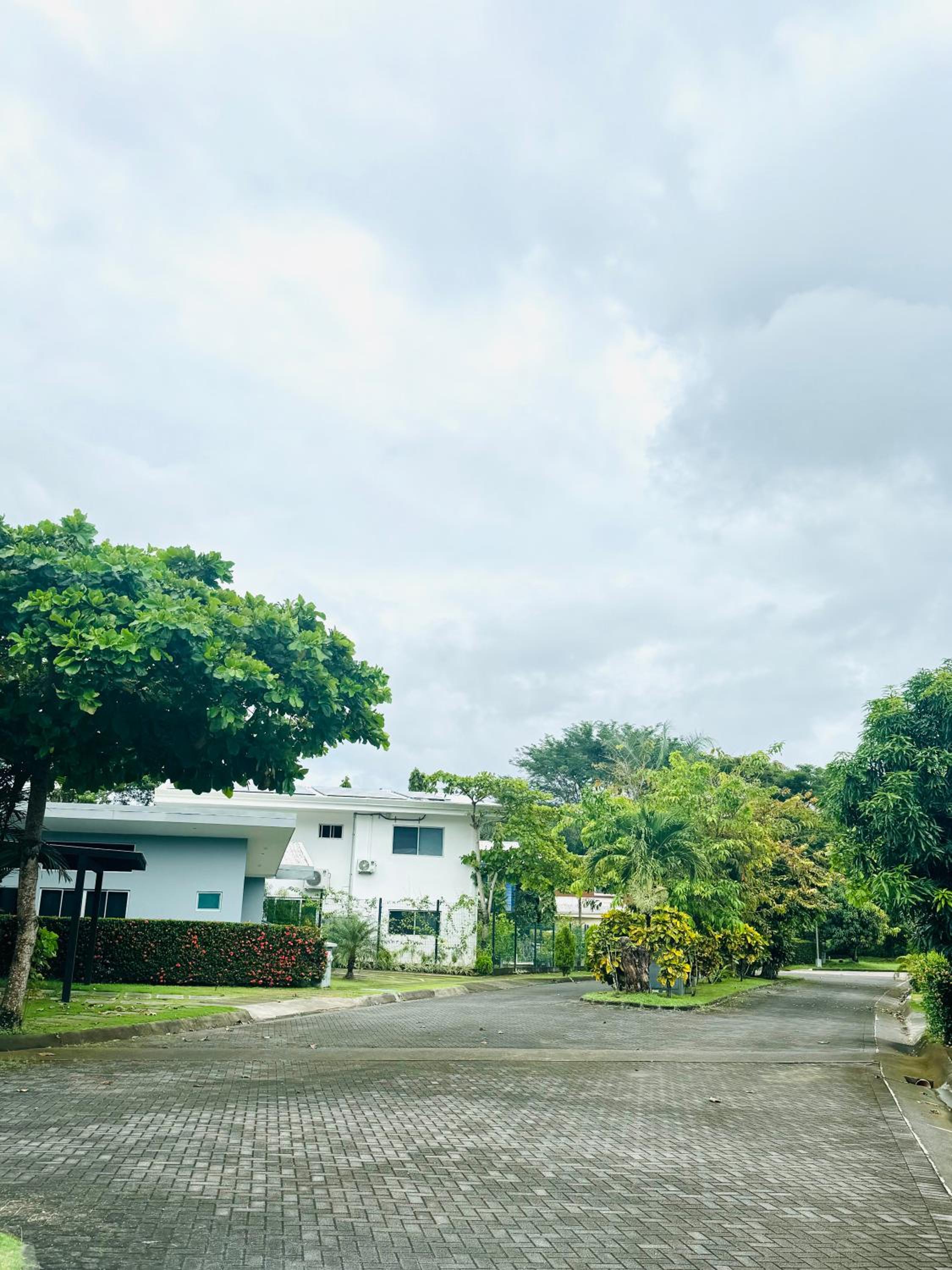 Casa grande cerca de playa Punta Leona