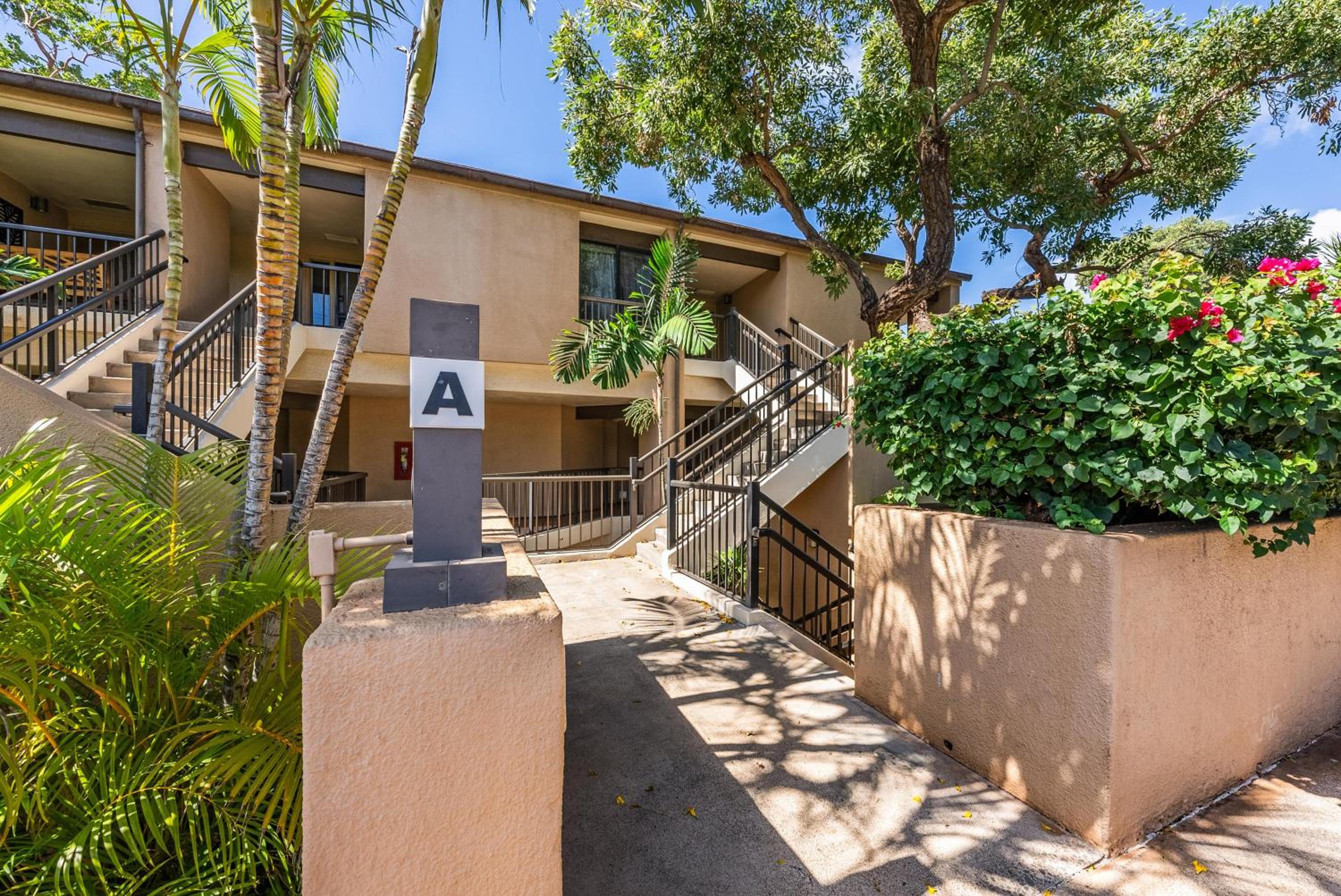 Kaanapali Royal A303 · KRL A303 Relaxing Hawaiian 2BD on Golf Co