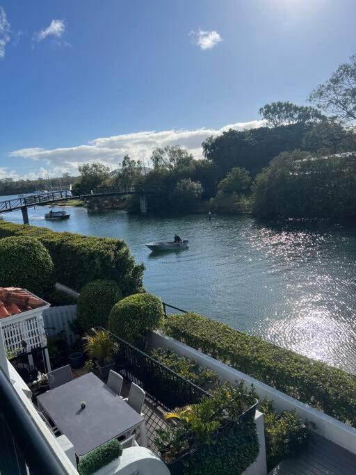 Villa Aqua - 3 bedroom Waterfront on Noosa Canal