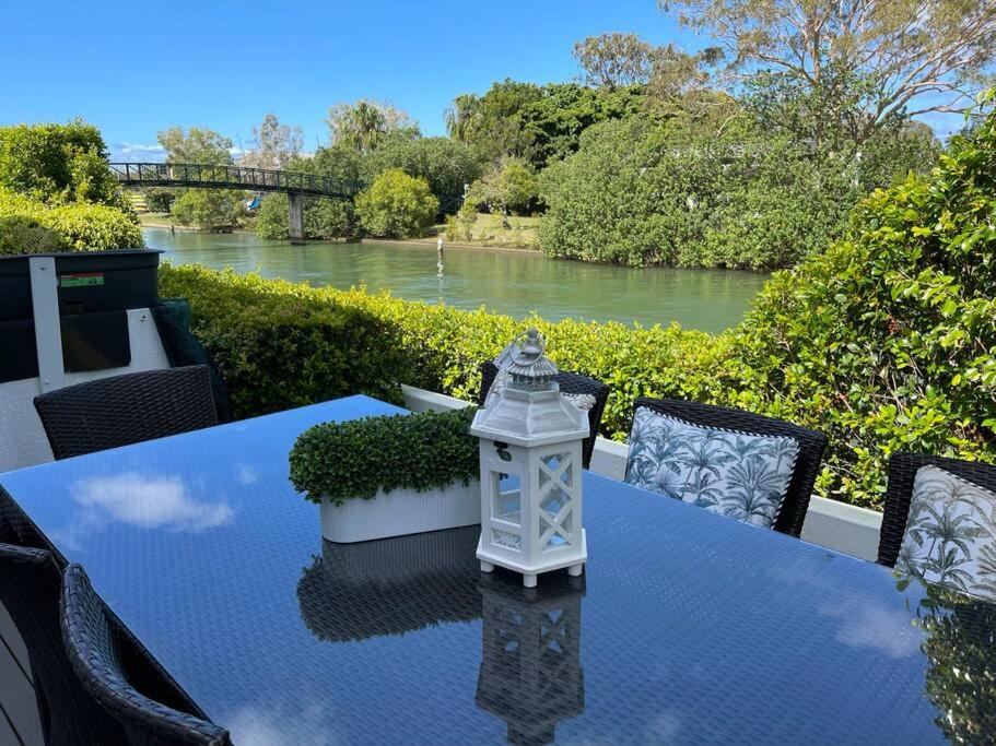 Villa Aqua - 3 bedroom Waterfront on Noosa Canal
