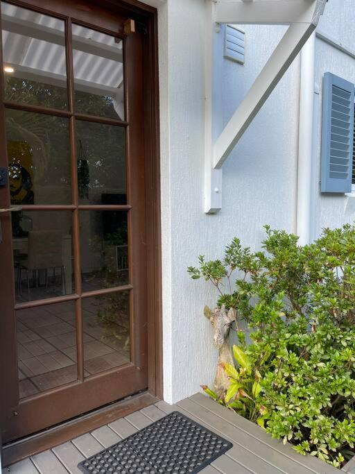 Villa Aqua - 3 bedroom Waterfront on Noosa Canal