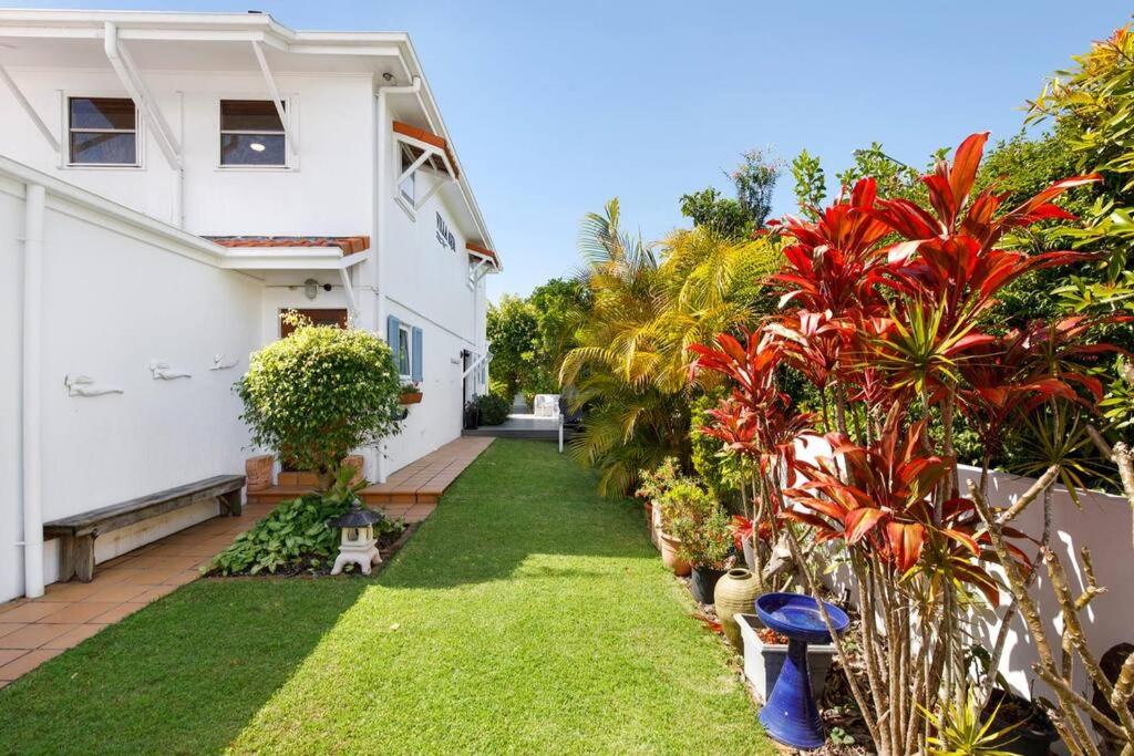 Villa Aqua - 3 bedroom Waterfront on Noosa Canal
