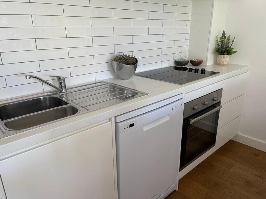 Villa Aqua - 3 bedroom Waterfront on Noosa Canal