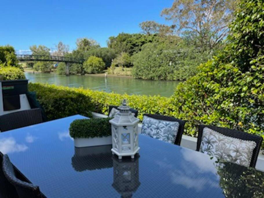 Villa Aqua - 3 bedroom Waterfront on Noosa Canal