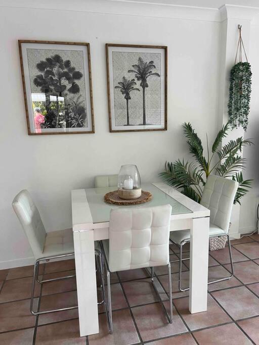 Villa Aqua - 3 bedroom Waterfront on Noosa Canal