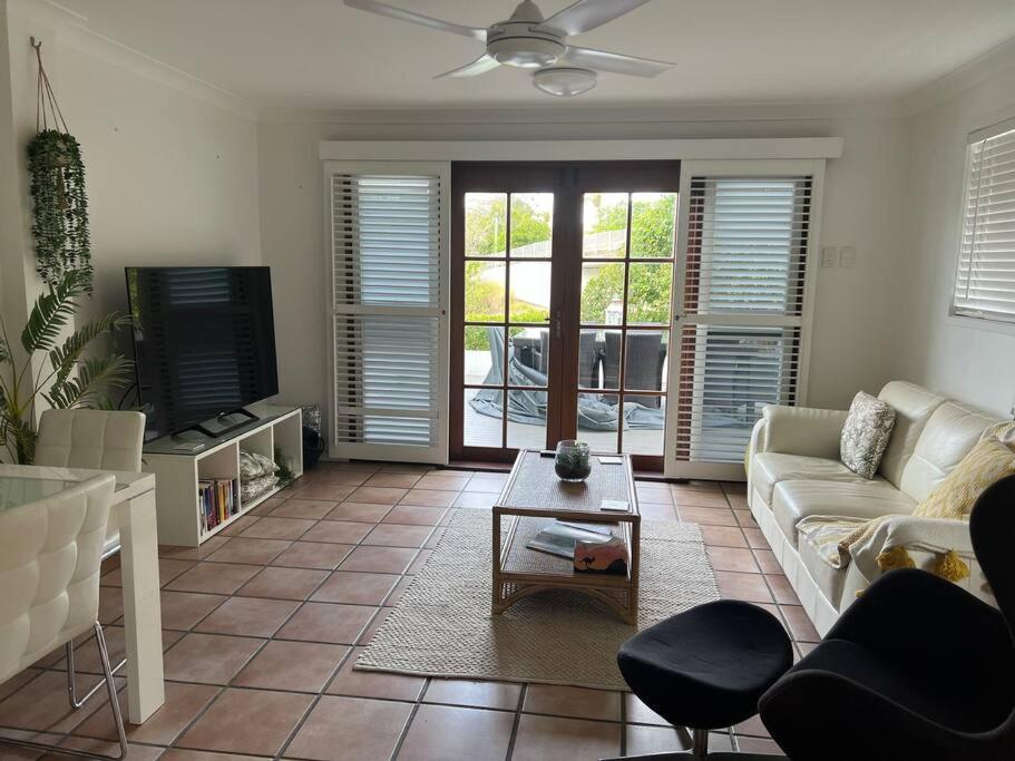 Villa Aqua - 3 bedroom Waterfront on Noosa Canal
