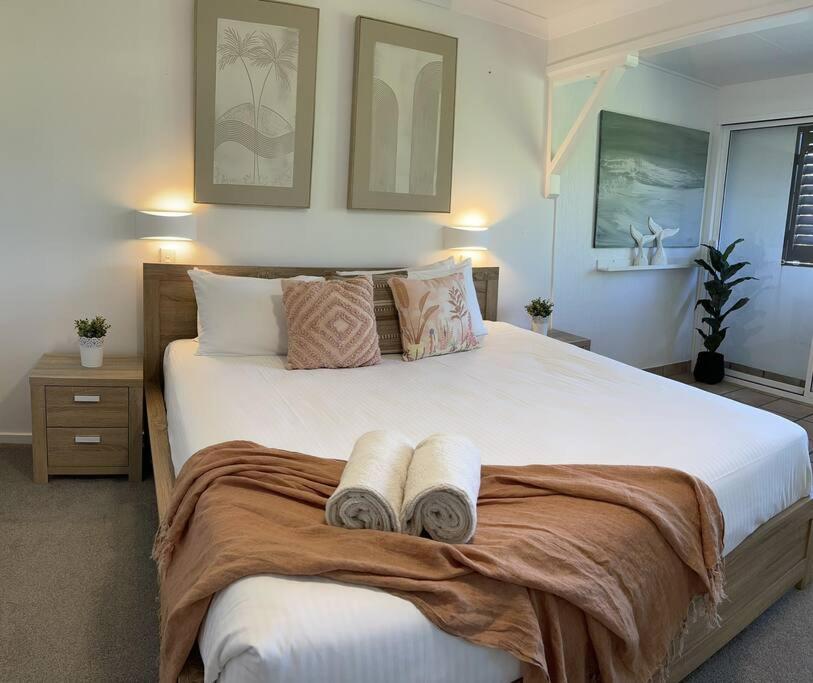 Villa Aqua - 3 bedroom Waterfront on Noosa Canal