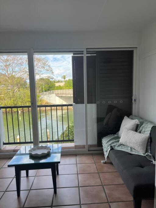 Villa Aqua - 3 bedroom Waterfront on Noosa Canal