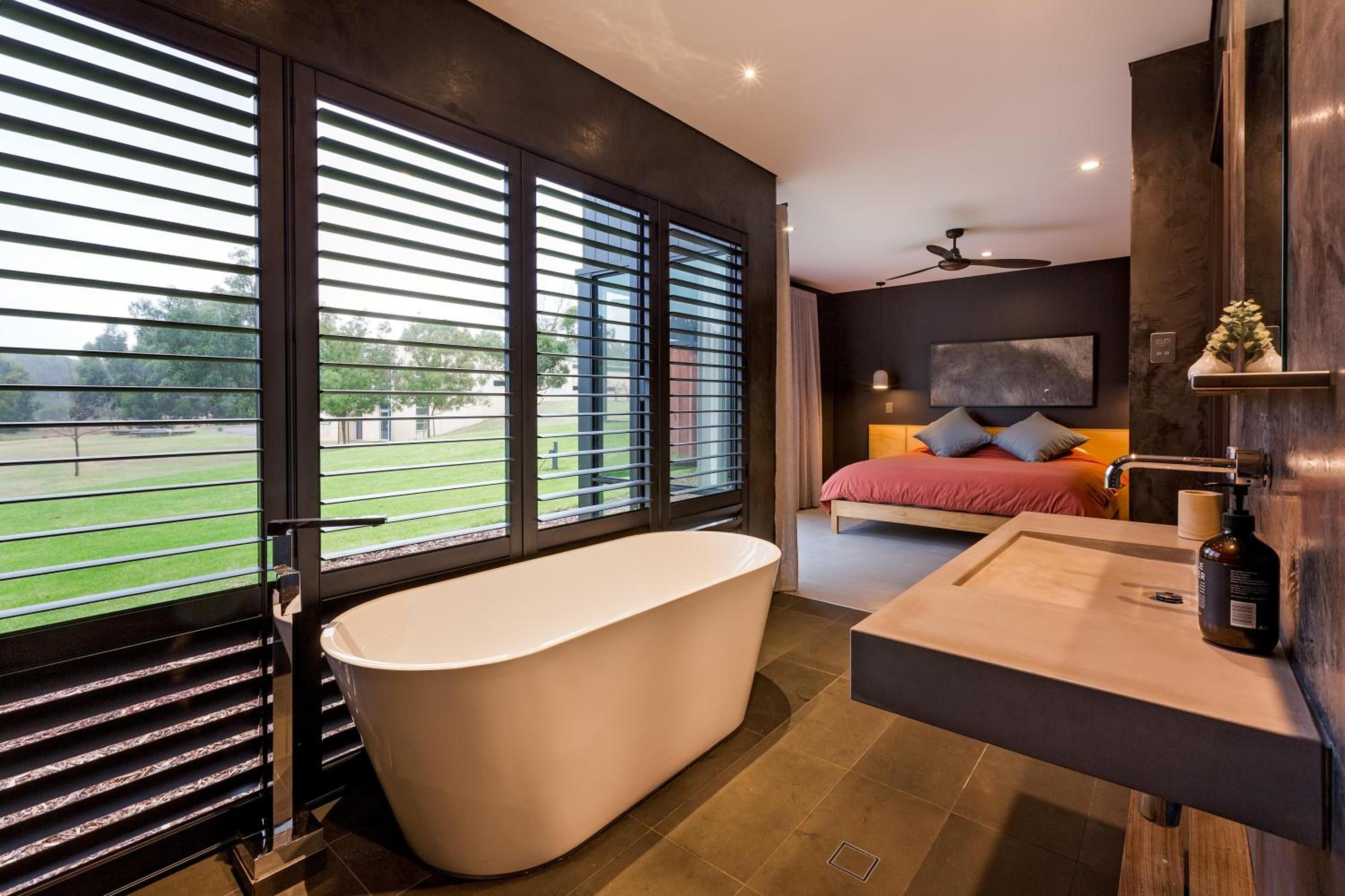 Artisan Koorabin - Lakeside Luxe Retreat next to Spa
