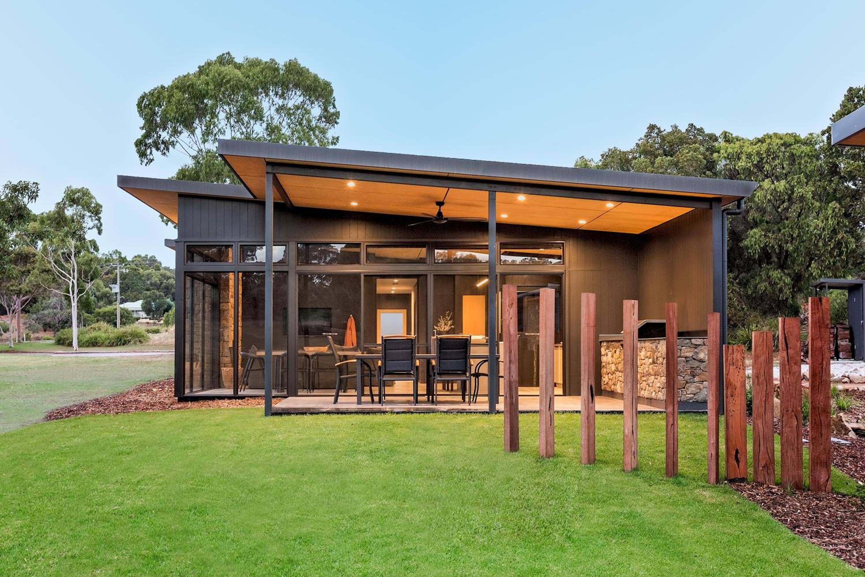 Artisan Koorabin - Lakeside Luxe Retreat next to Spa