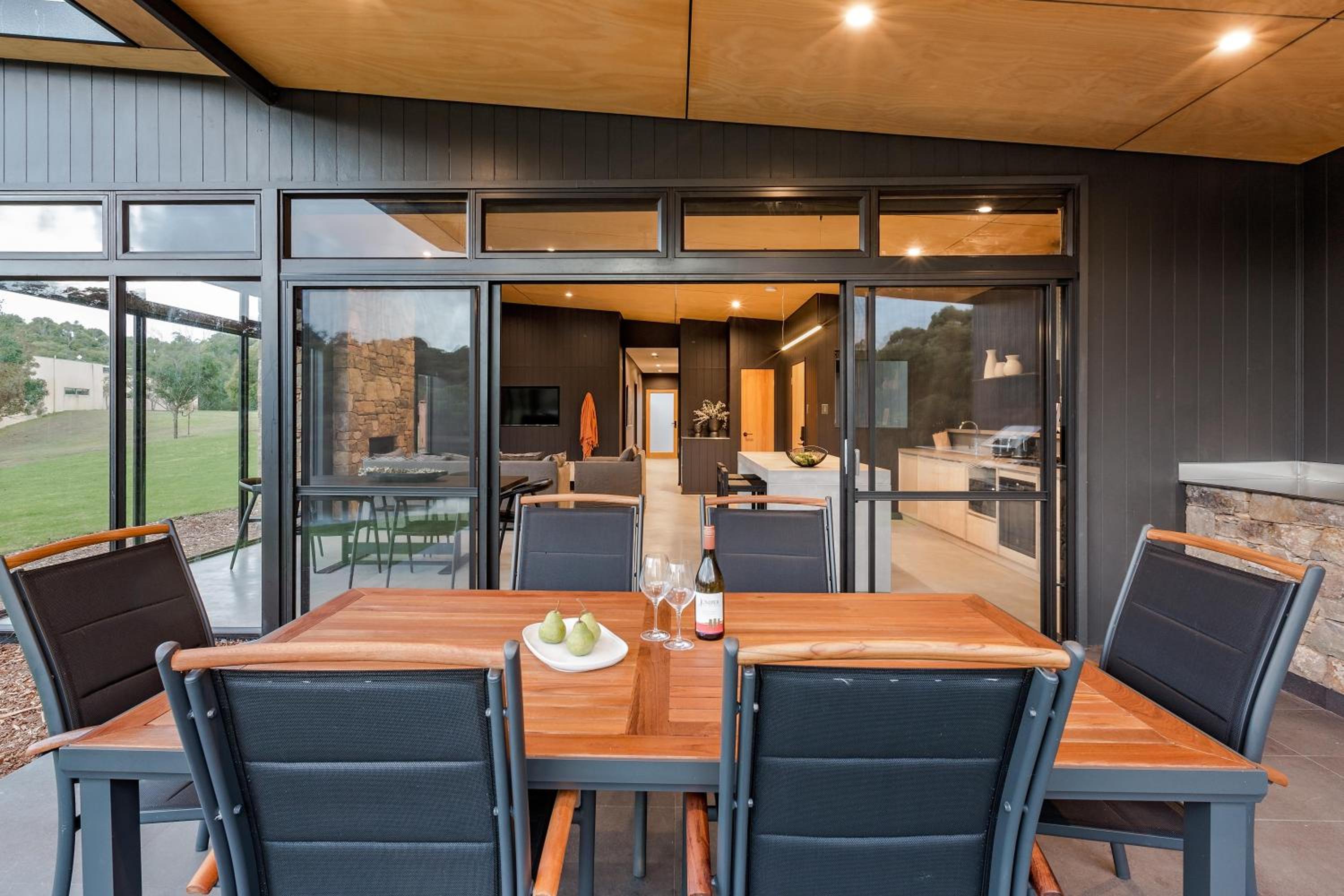 Artisan Koorabin - Lakeside Luxe Retreat next to Spa