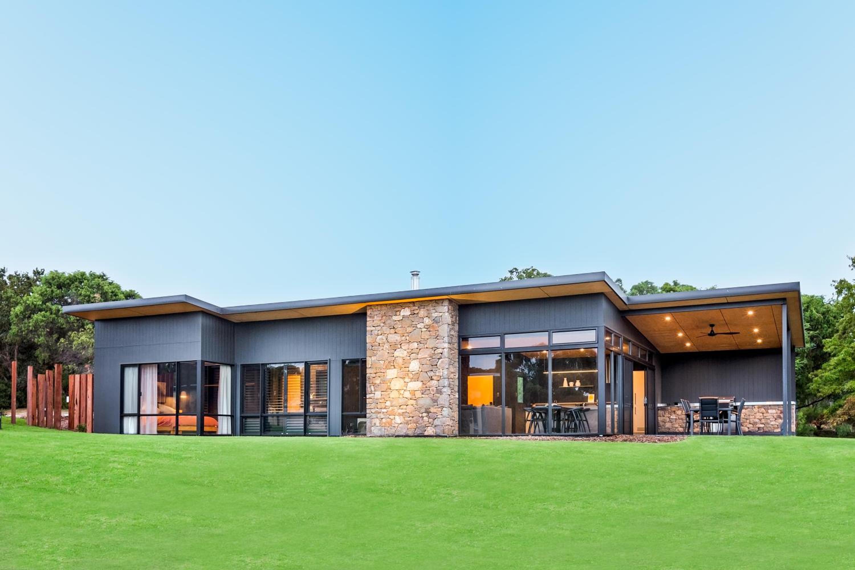 Artisan Gunyulgup - Luxe Lakeside Wellness Hideaway