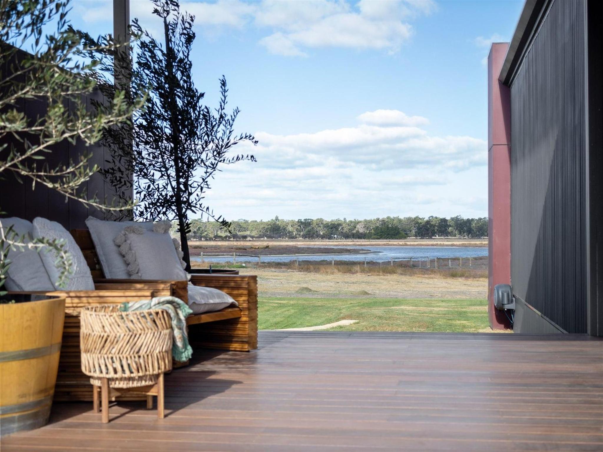 Samphire Chalet Tuart - Luxury Amidst Nature