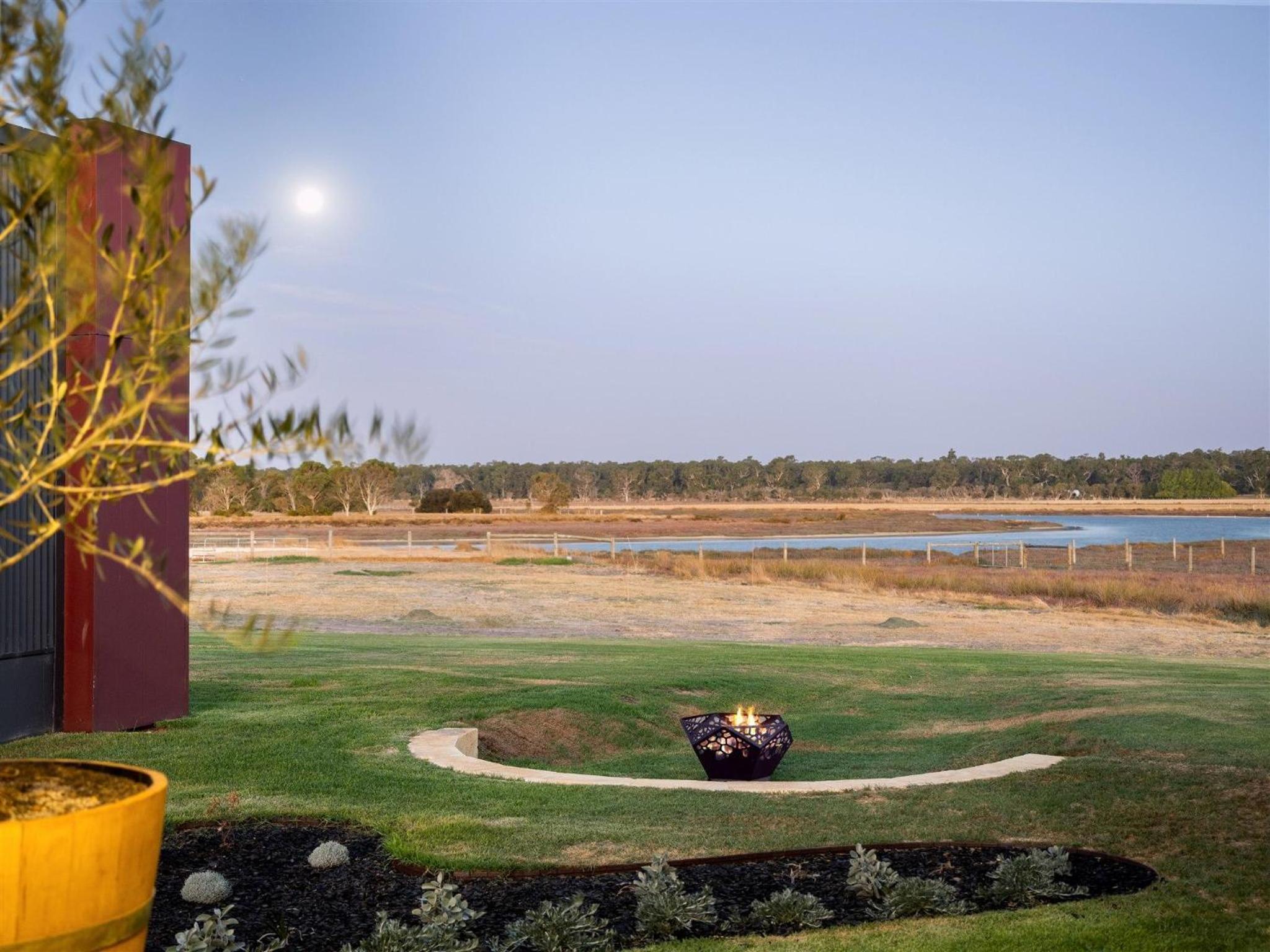 Samphire Chalet Tuart - Luxury Amidst Nature
