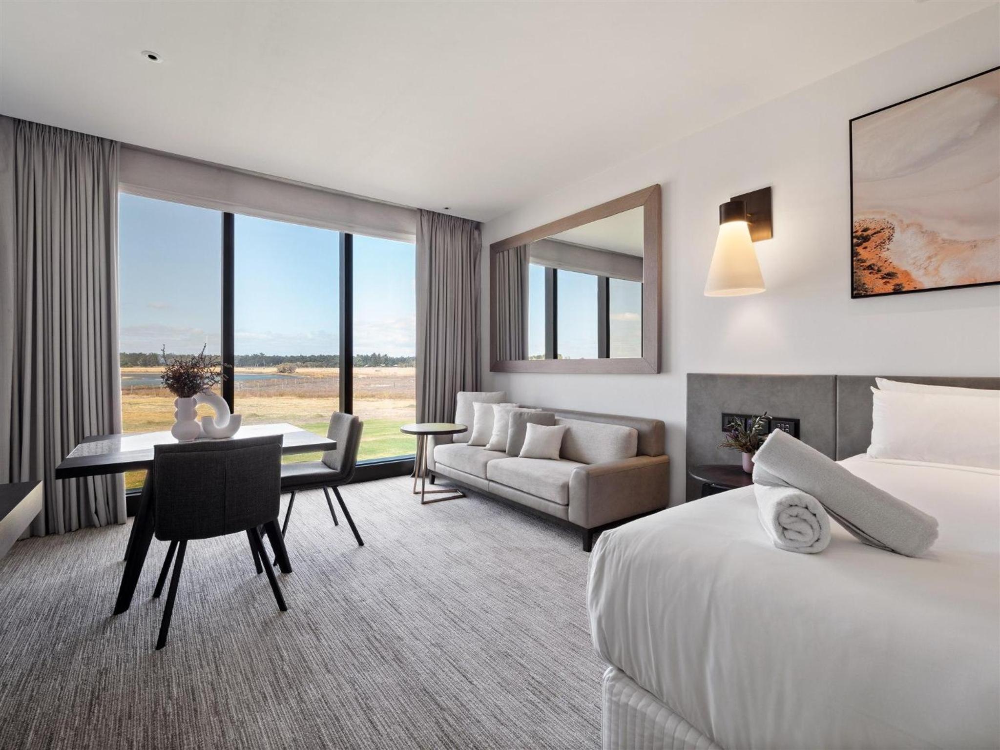Samphire Chalet Banksia - A Serene Natural Beauty