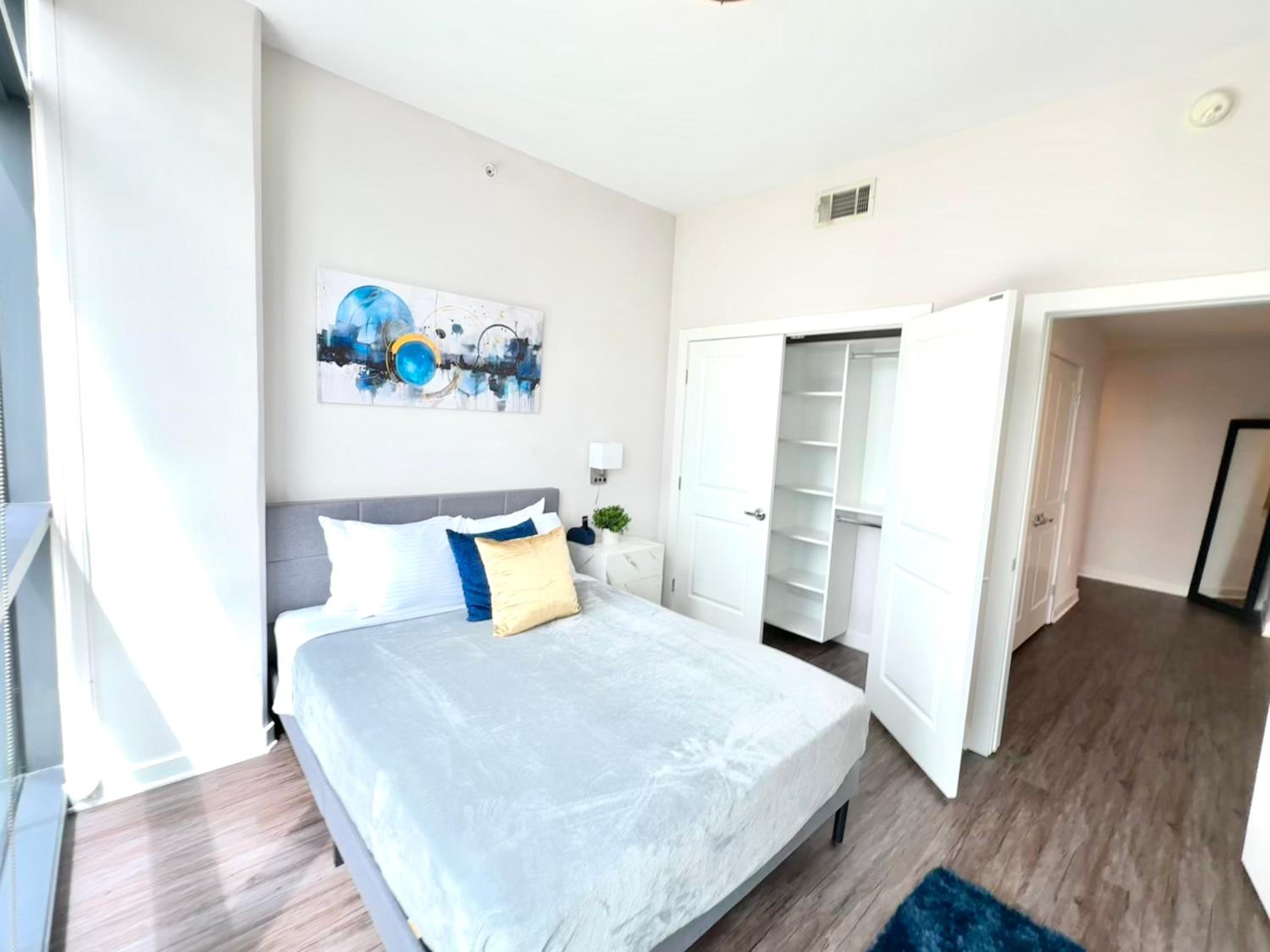 Executive 3BR Buckhead PenthousePoolBalconyWalk to Lenox,Phipps Plaza & Marta
