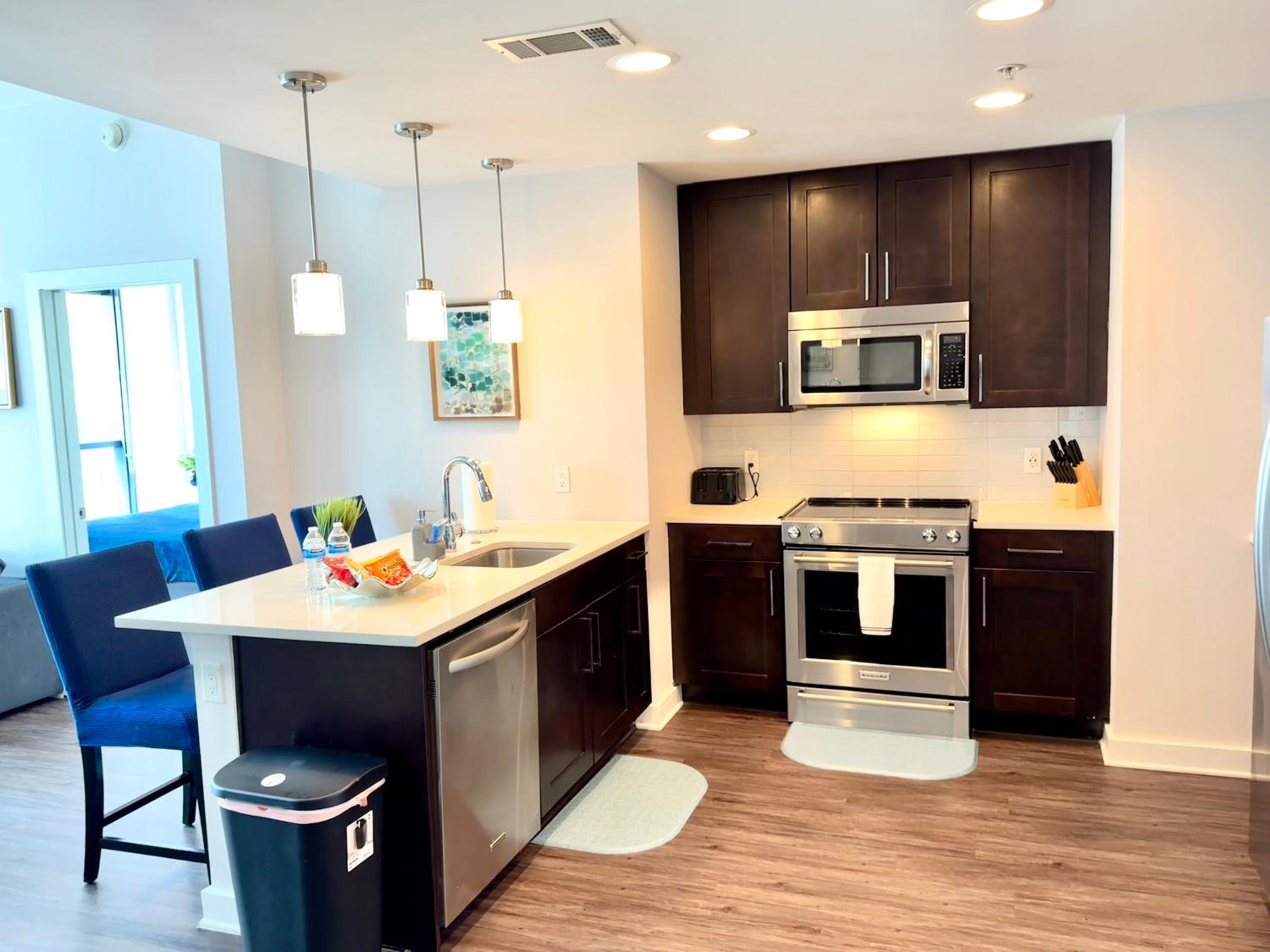Executive 3BR Buckhead PenthousePoolBalconyWalk to Lenox,Phipps Plaza & Marta
