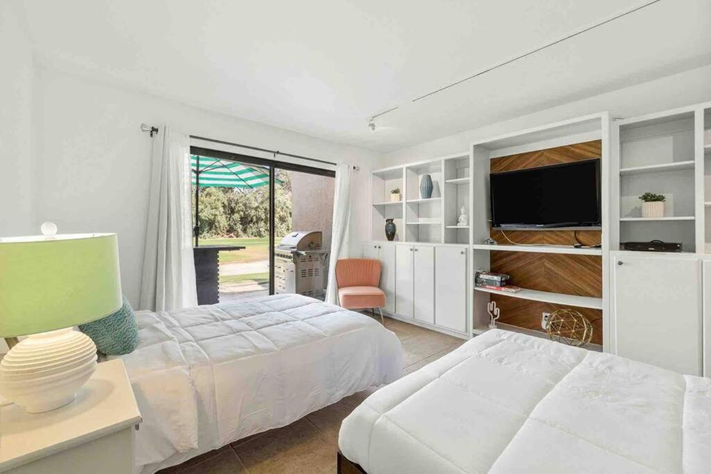 Hip Condo cool vibes pools and paradise