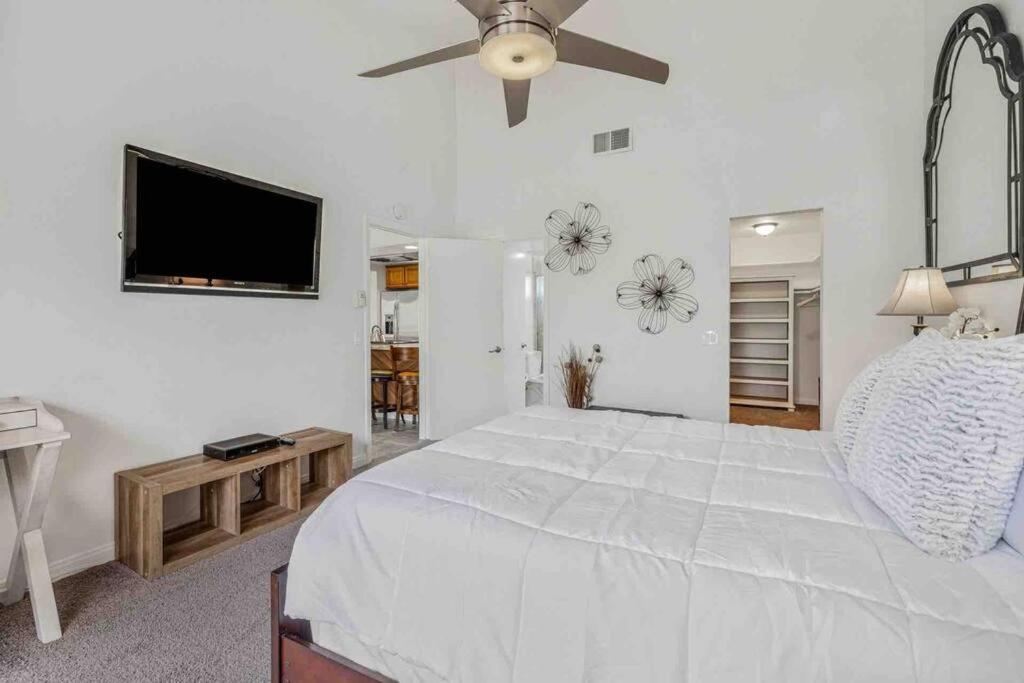 Hip Condo cool vibes pools and paradise