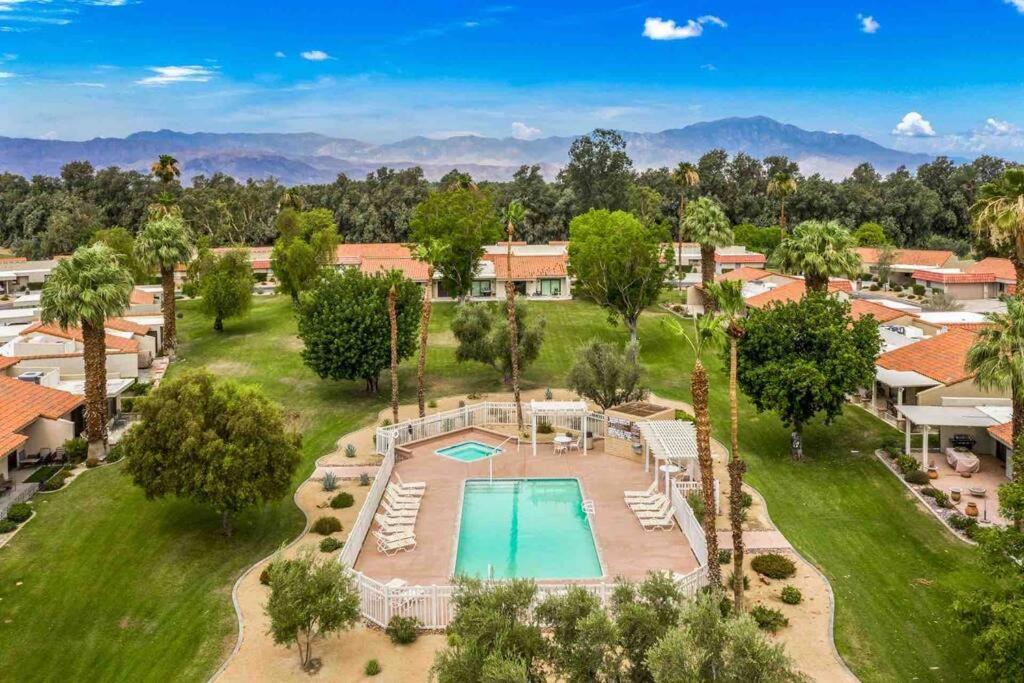 Hip Condo cool vibes pools and paradise