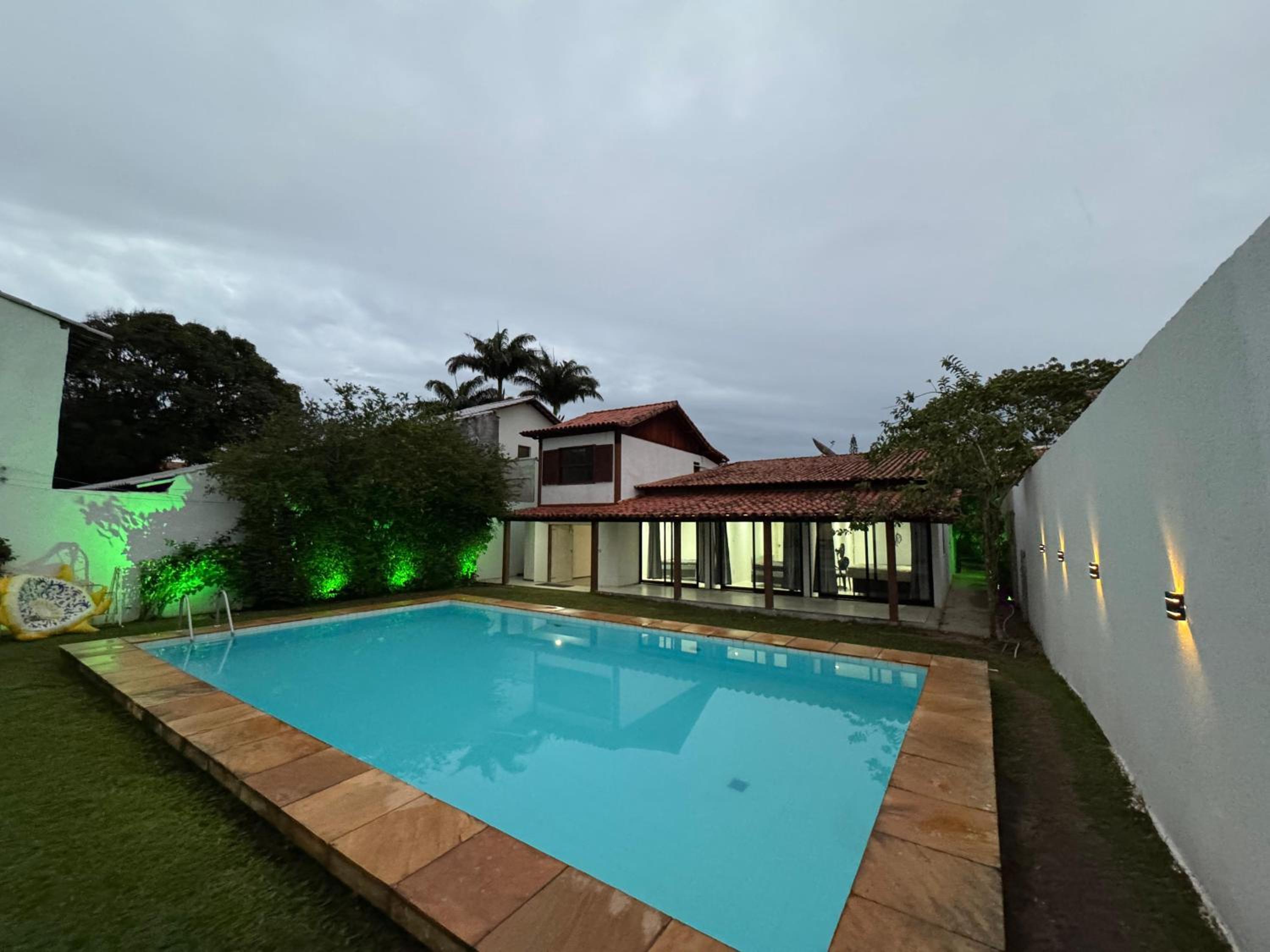 Casa com 9 quartos, Piscina 10x5m e área gourmet