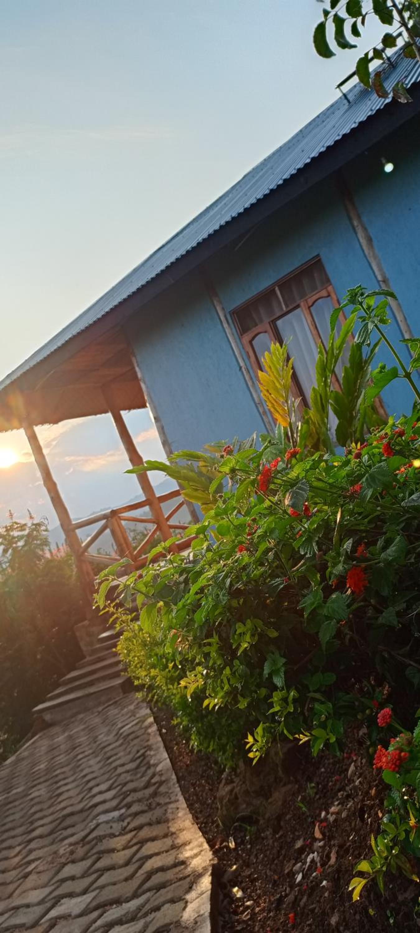 Bwindi Neckview Lodge