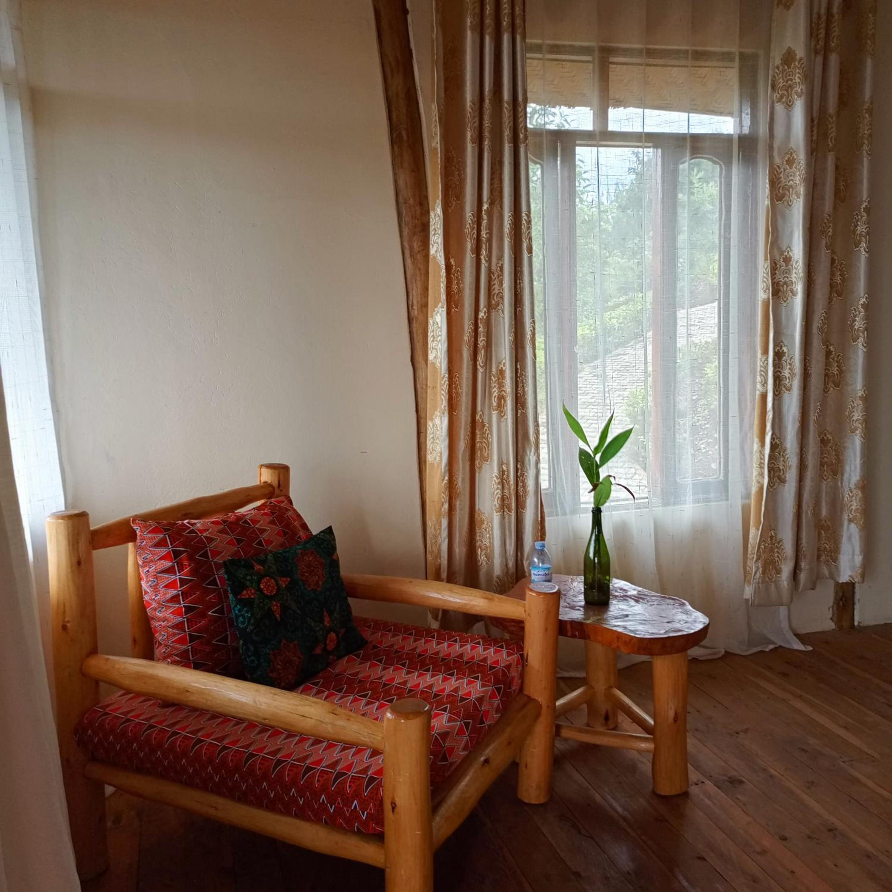 Bwindi Neckview Lodge