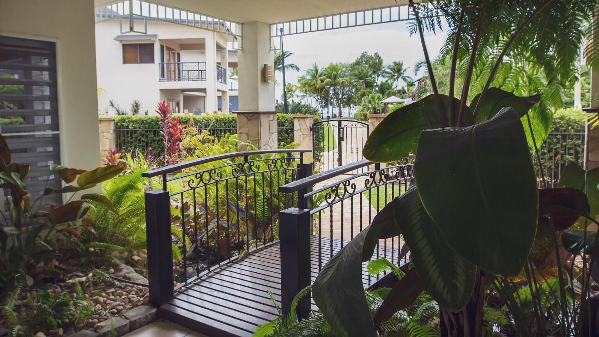 Luxury House on Clifton Beach with Heated Saltwater Swimming Pool