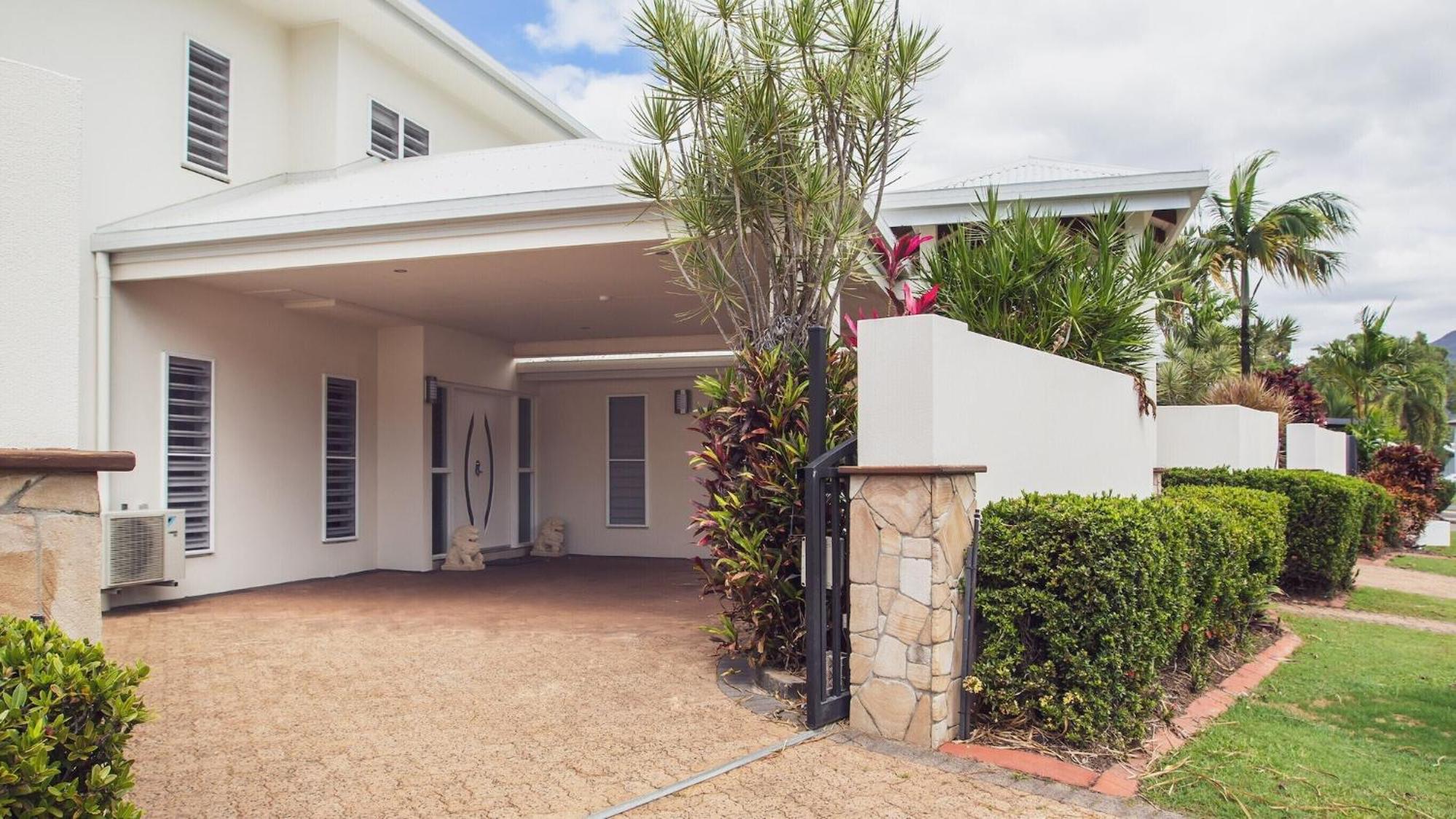 Luxury House on Clifton Beach with Heated Saltwater Swimming Pool