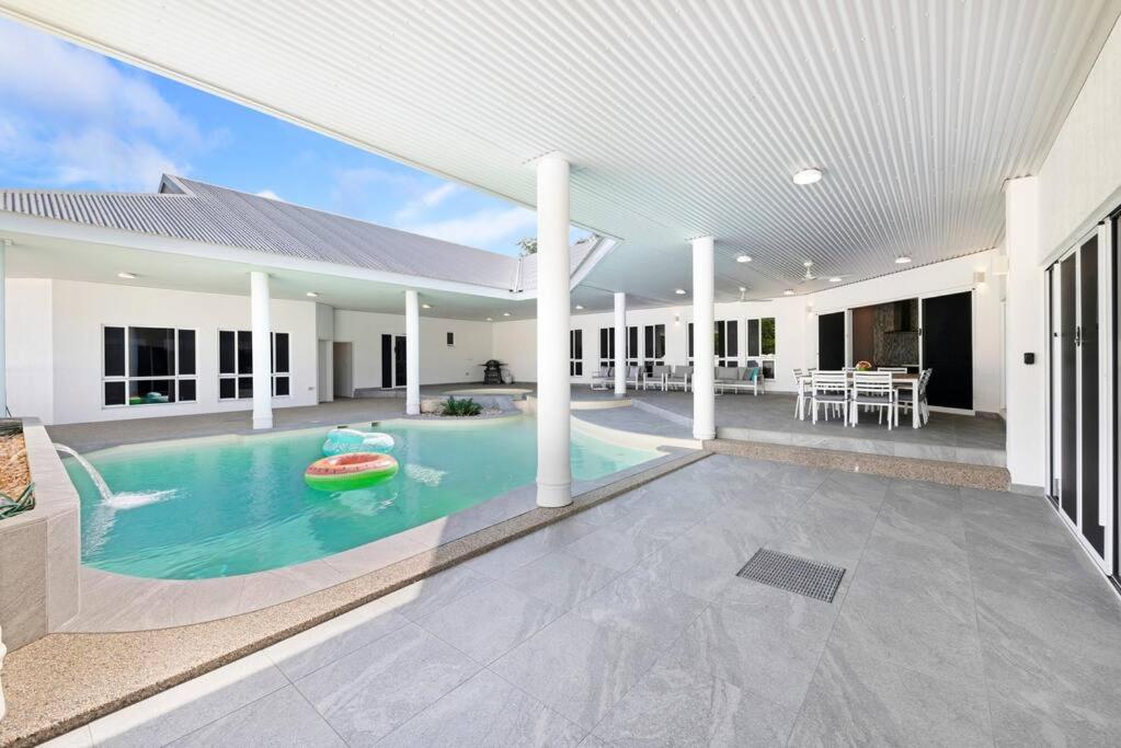 Majestic Manor 5BR Stylish Super Home - Private Pool - BBQ