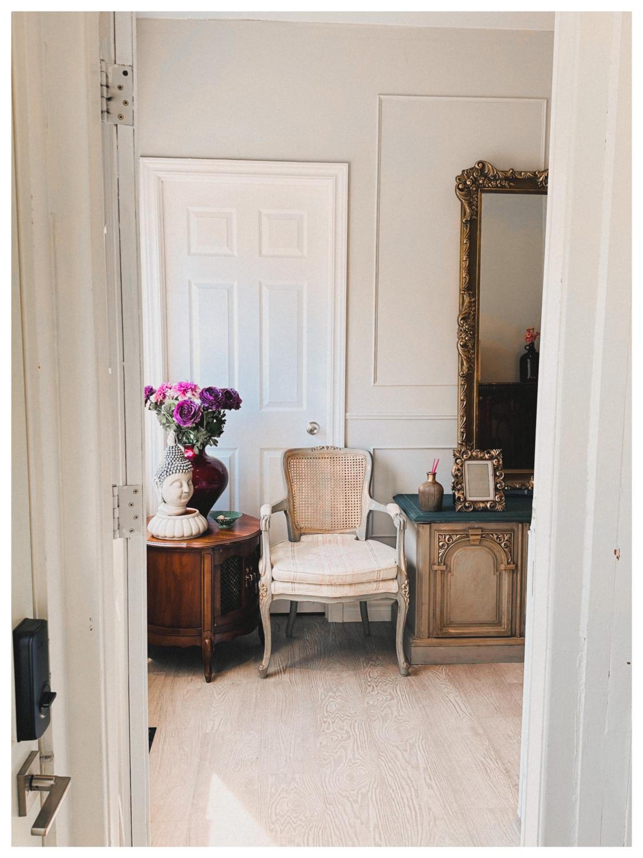 Cozy Place on Main Floor