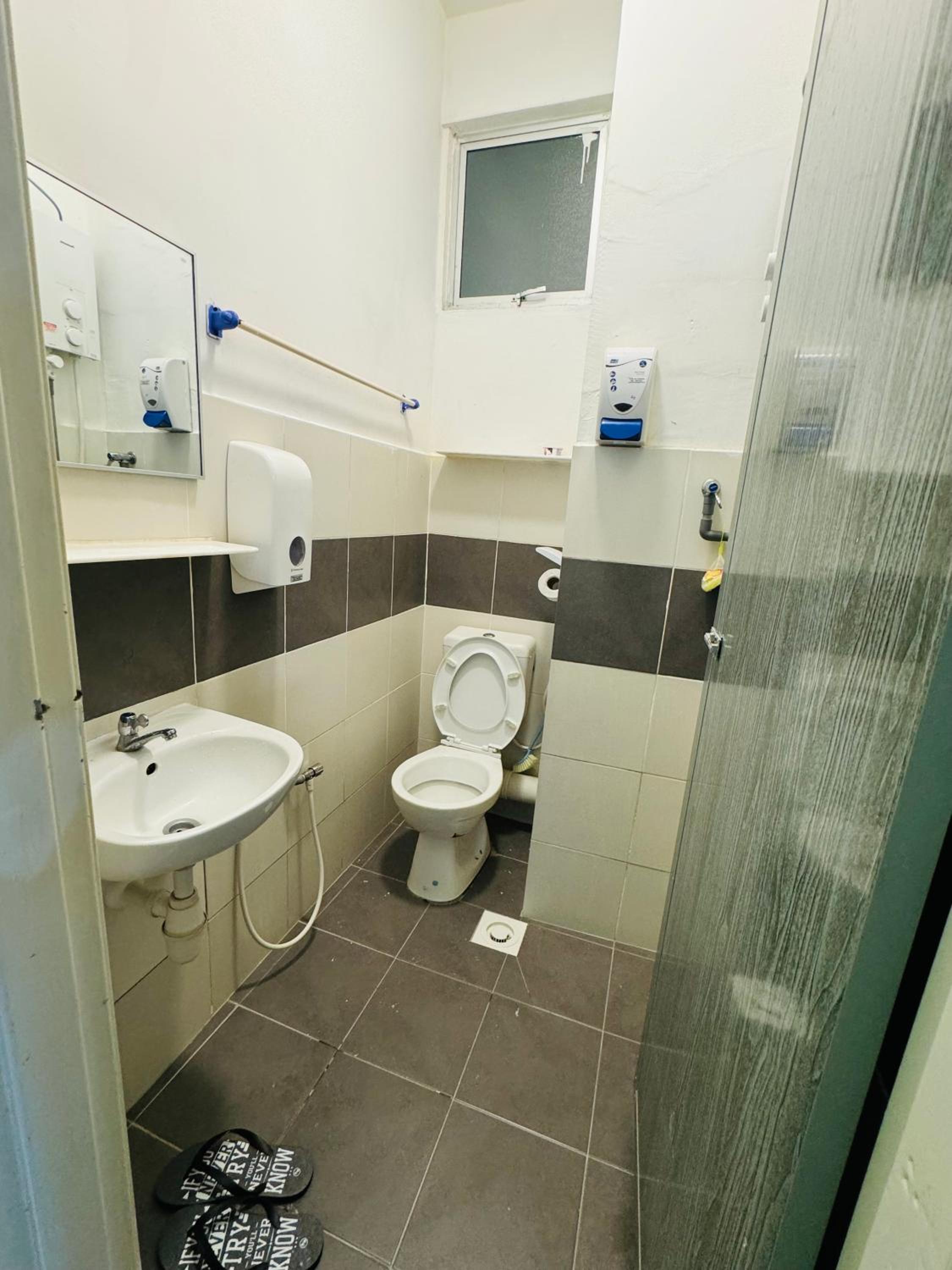 AYAAN SYMPHONY INN Budget Homestay with Free WiFi and Netflix photo 8