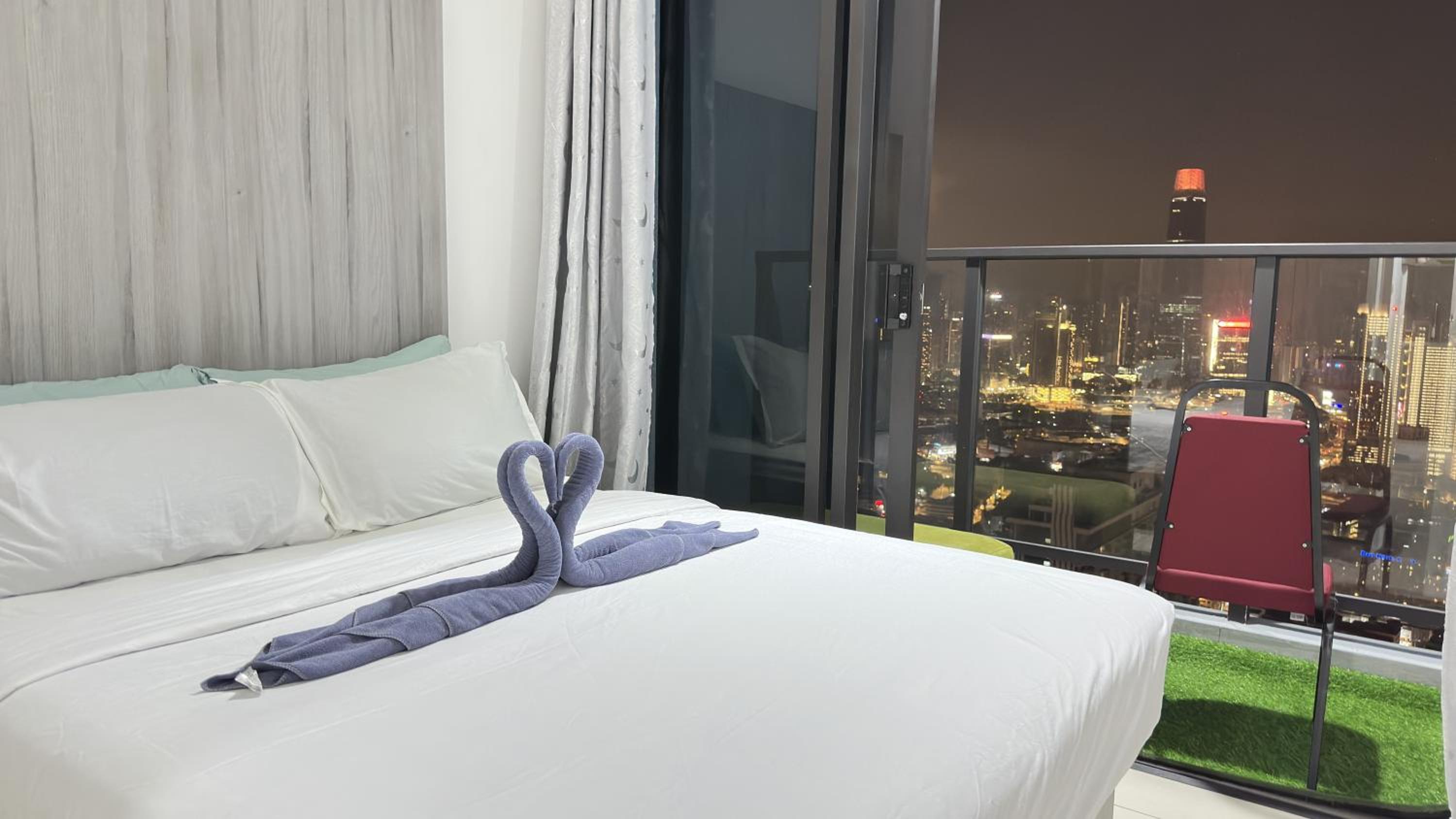 Luxury Studio Apartment with Balcony A5310St