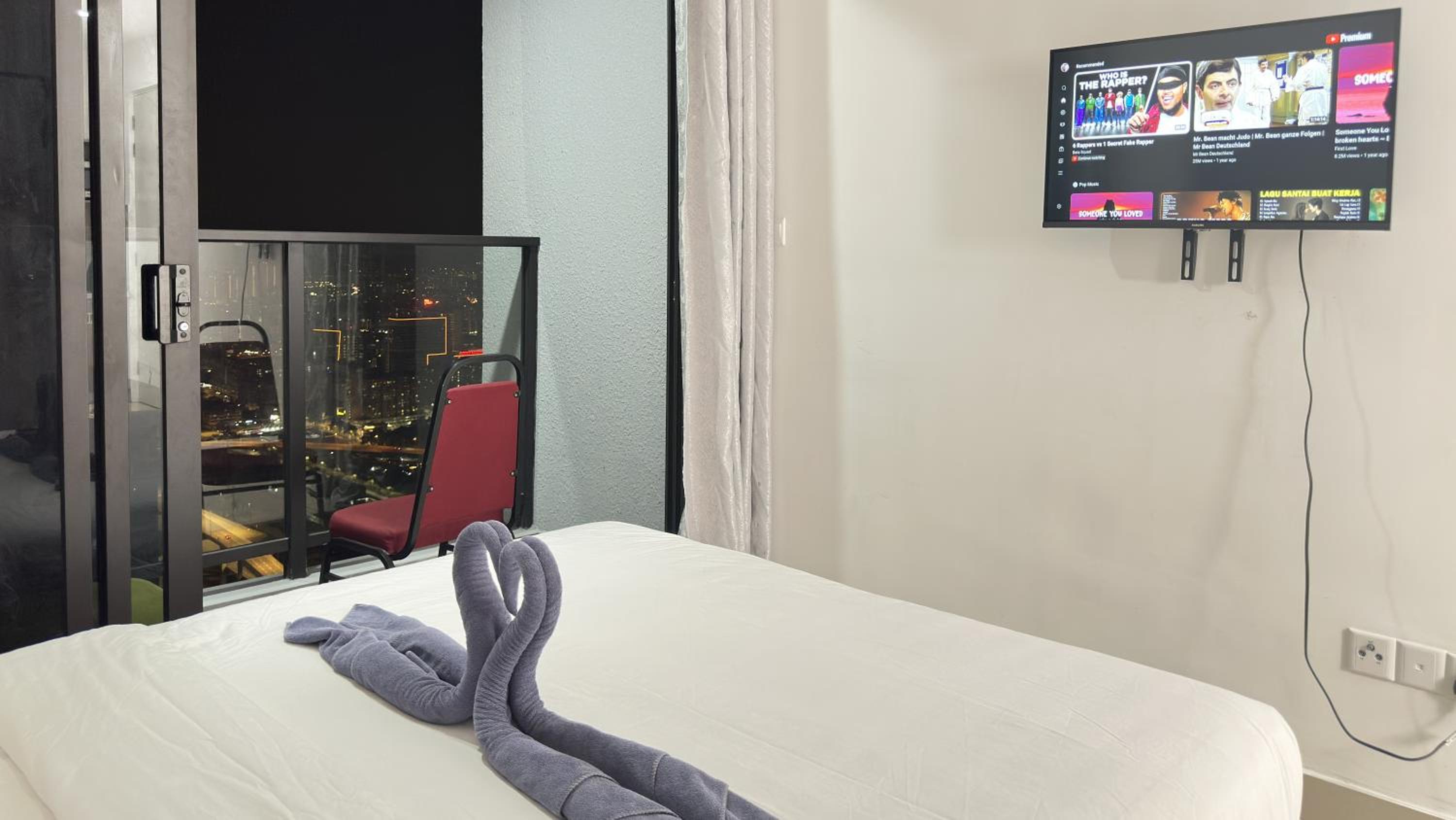Luxury Studio Apartment with Balcony A5310St