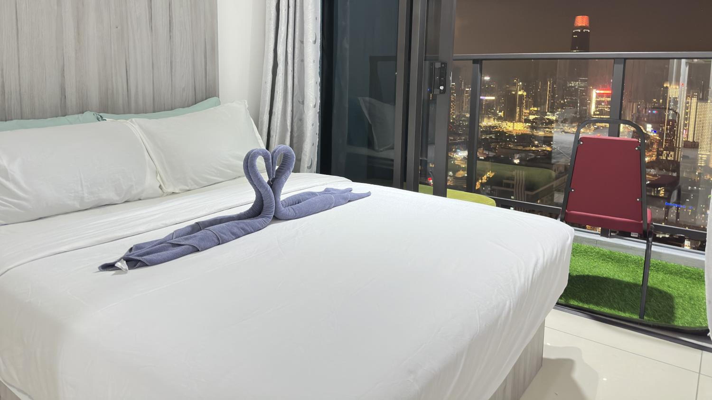 Luxury Studio Apartment with Balcony A5310St