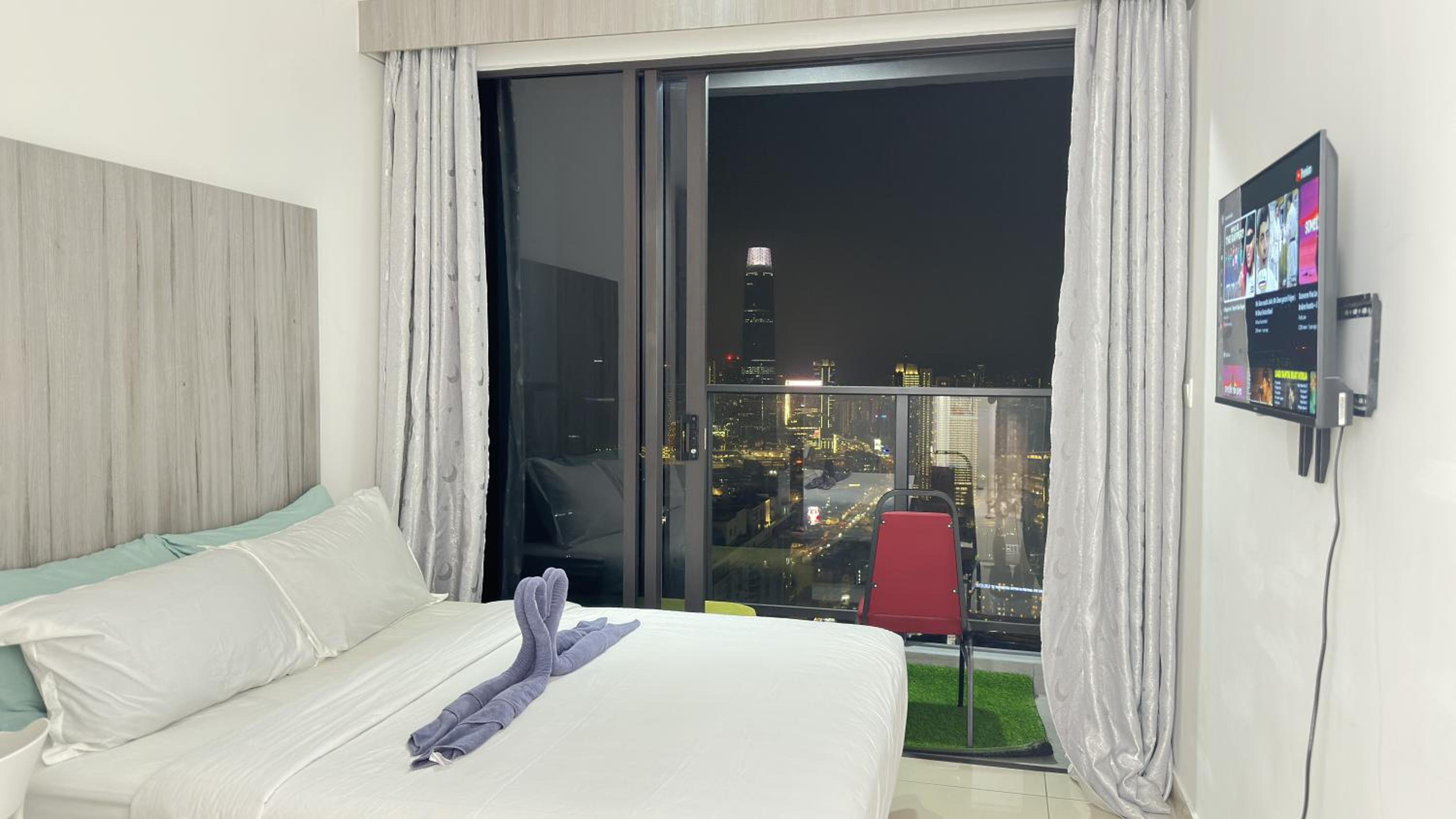 Luxury Studio Apartment with Balcony A5310St