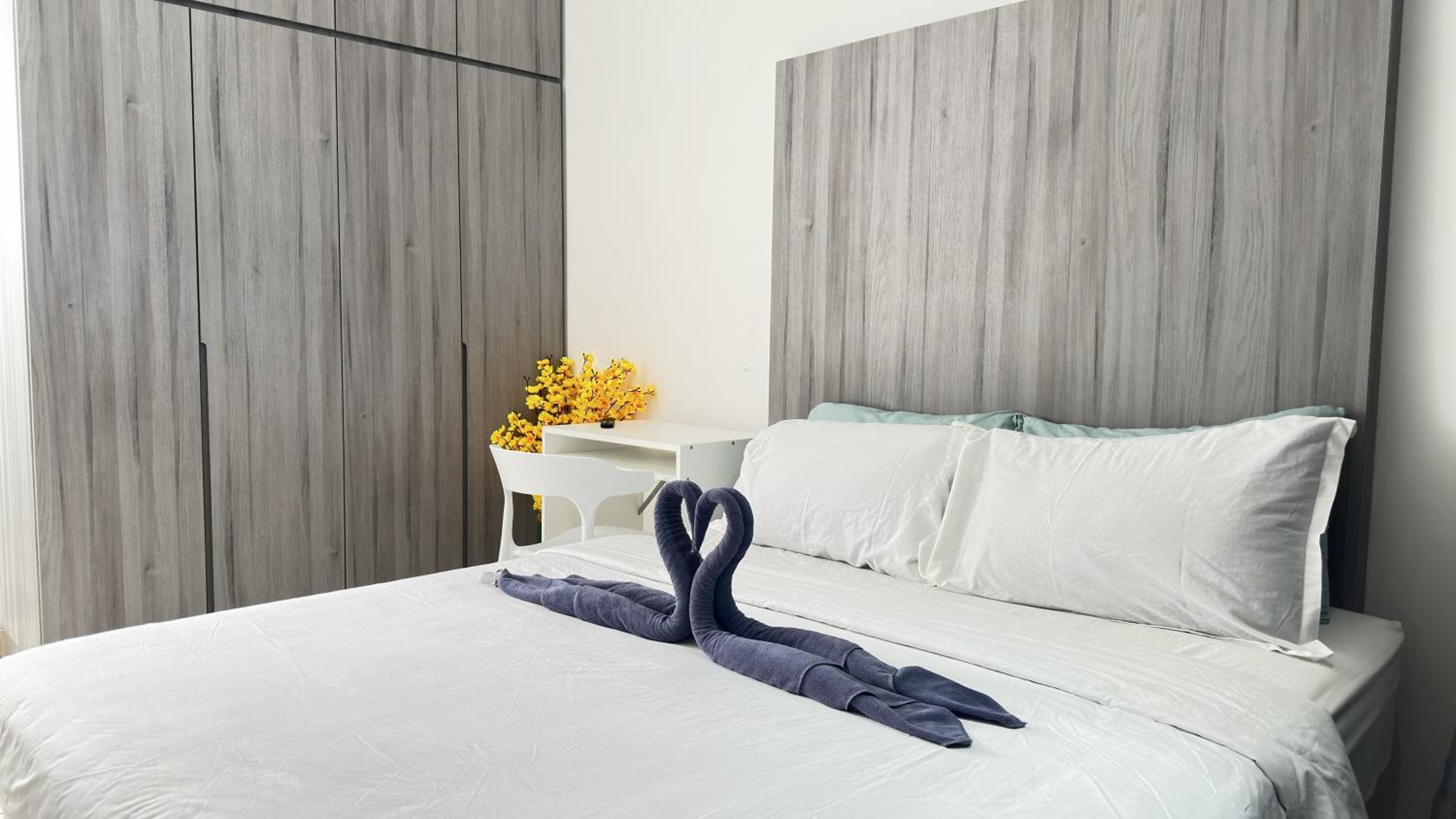 Luxury Studio Apartment with Balcony A5310St
