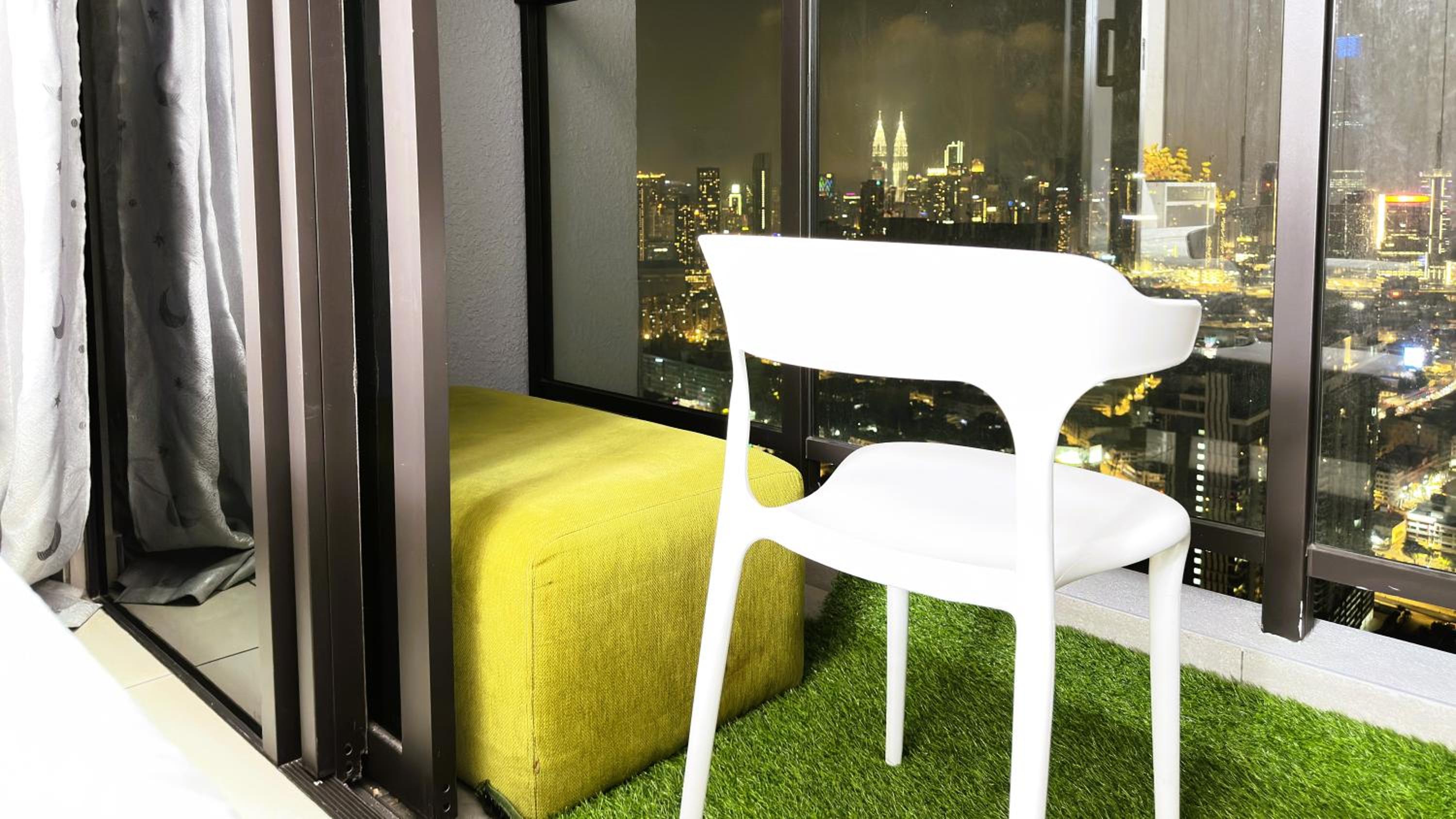 Luxury Studio Apartment with Balcony A5310St