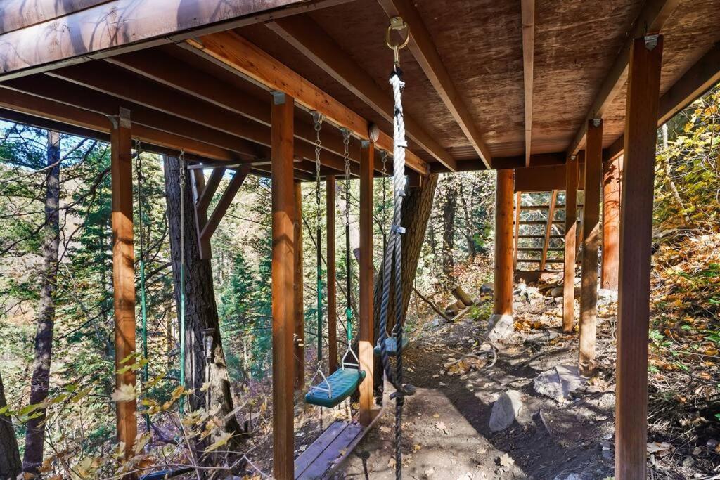 Beartooth Lodge with Hot Tub and Stuart Falls Views