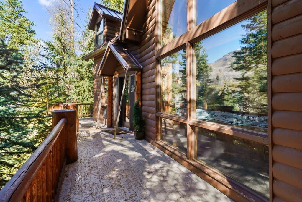Beartooth Lodge with Hot Tub and Stuart Falls Views