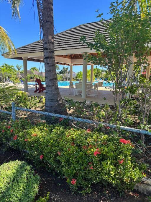 Coolshade Luxury Three Bedroom Ocho Rios view 4